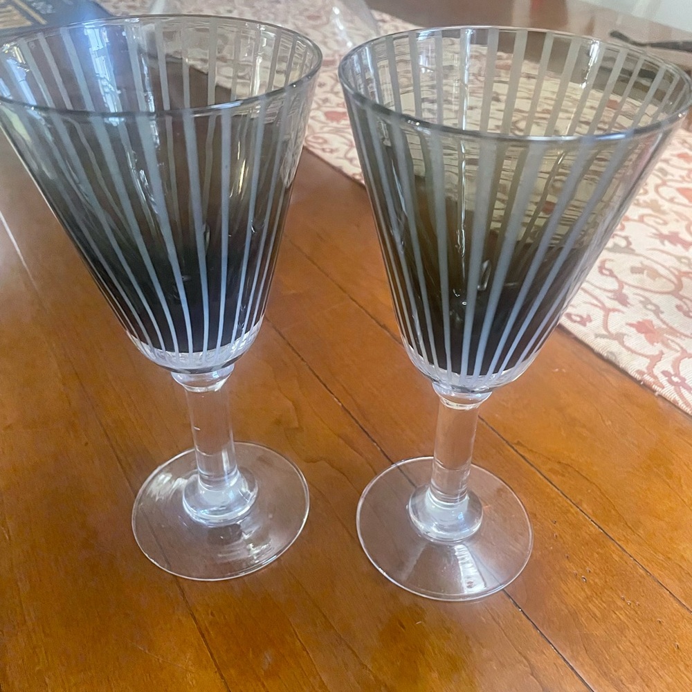 Elegant Black and Clear Wine Glasses